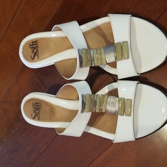 Comfortable sandles. - Picture 3 of 7